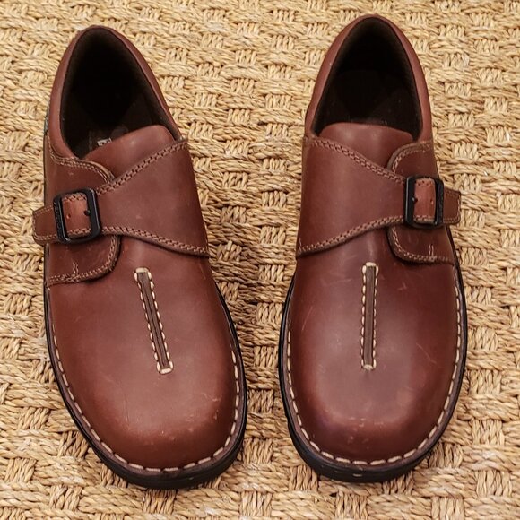 Eastland Syracuse Brown Leather Slip on Closed Toe Shoe - Picture 3 of 13